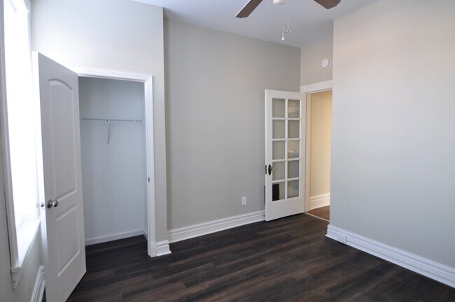 Building Photo - 2711 Arsenal St