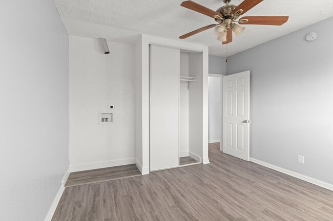 Building Photo - 927 Daisy Avenue