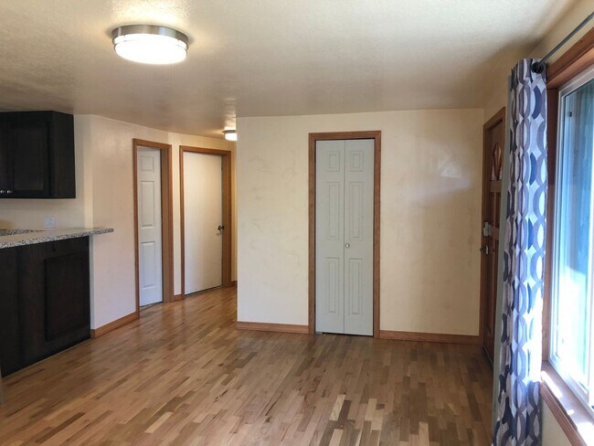 Building Photo - 3 bedroom 2 bathroom house in Thurston!