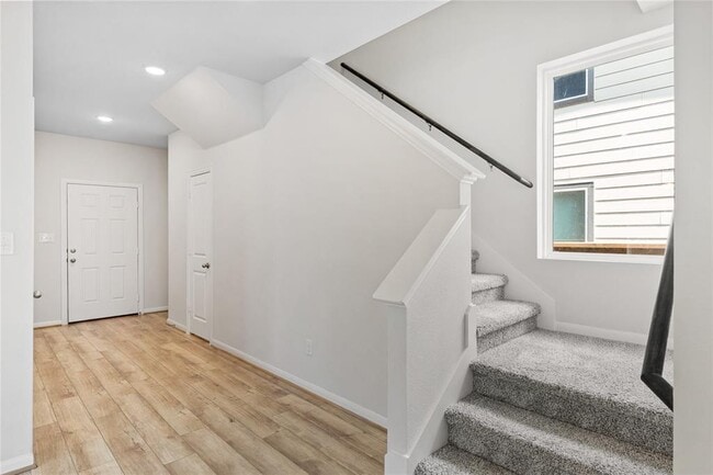 Building Photo - 316 LT Rusty Dr