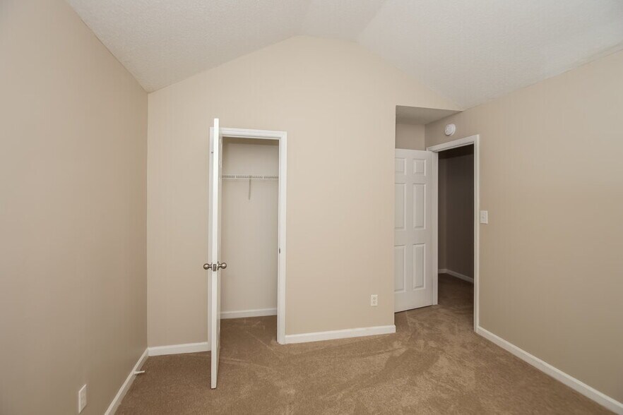 Building Photo - 2962 Knoll View Pl