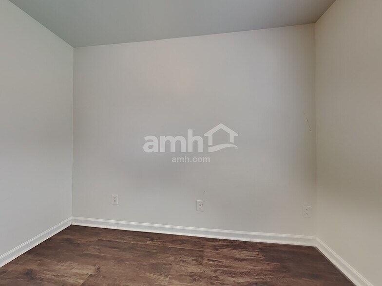 Building Photo - 122 Towering Pine Dr