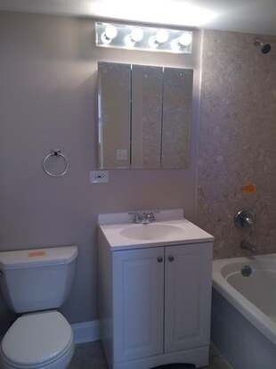 Building Photo - 2501 W Touhy Ave