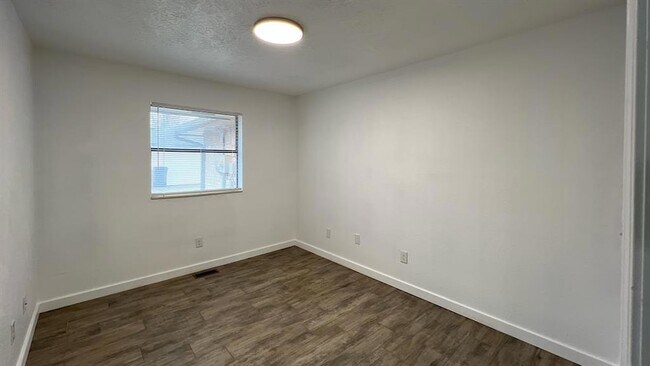 Building Photo - 12510 Maple Ridge Rd