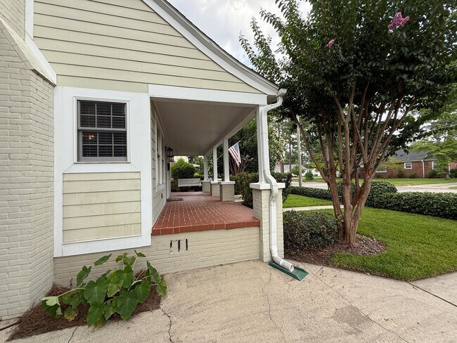 Building Photo - Gorgeous 4 Bed, 3 Bath Haymount Home