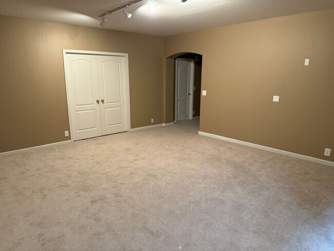 Building Photo - Elkhorn Home For Rent In Quiet Neighborhood