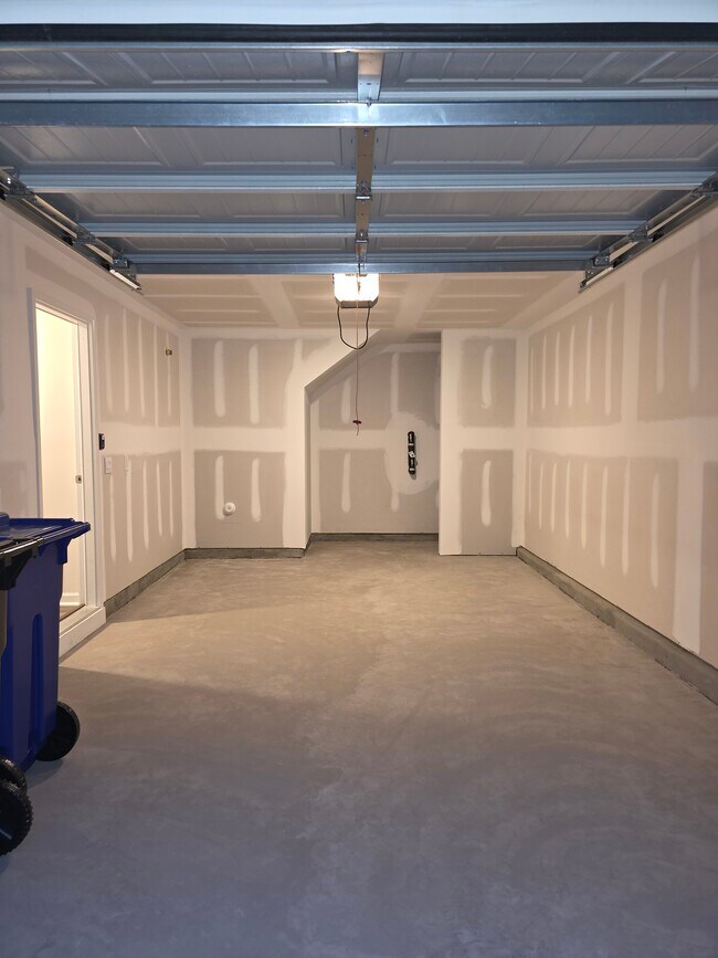 Building Photo - 408 Honeycutt Oaks Dr