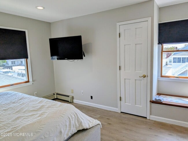 Building Photo - 107 Bond Ave
