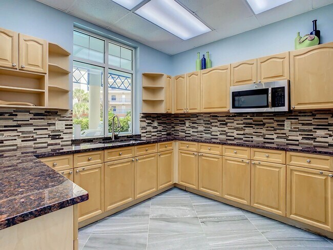 Building Photo - Beautiful Ocean Walk Condo Available February 19th