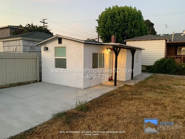Building Photo - Modern Studio W/ patio