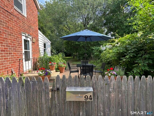 Building Photo - 94 Garden Dr