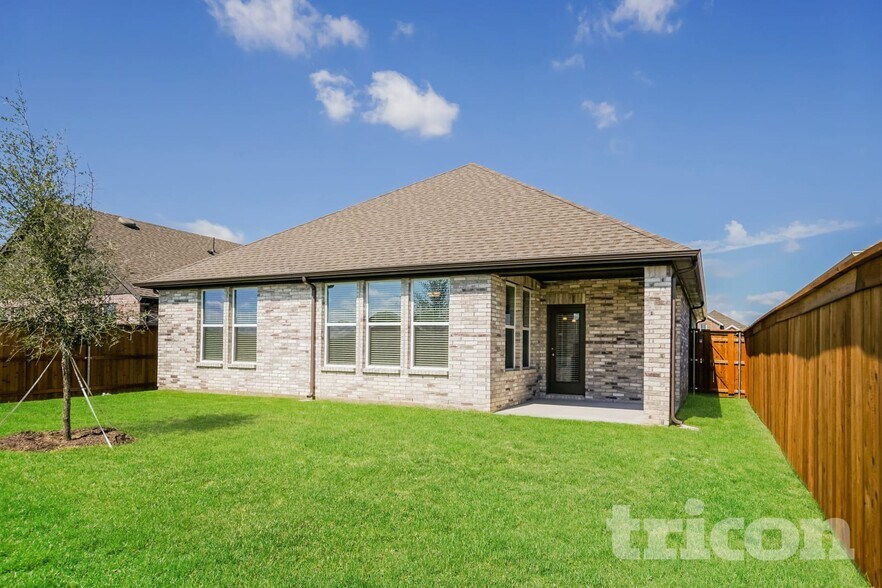 Building Photo - 8101 Howell Oak Dr