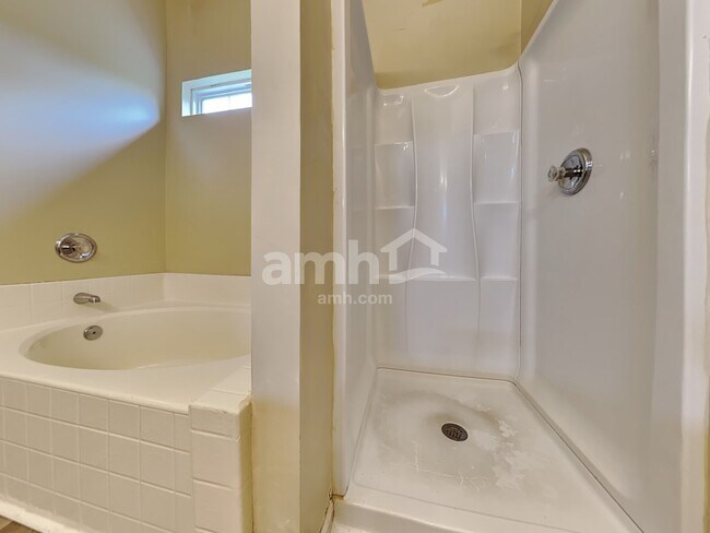 Building Photo - 318 Sunburst Way