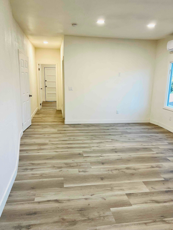 Building Photo - 860 W 47th St