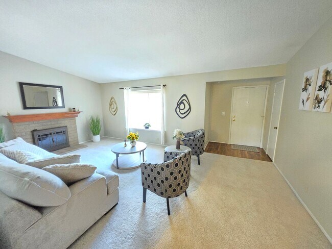 Building Photo - 6413 W Roy Rogers Dr