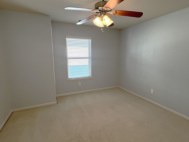 Building Photo - Spacious Four Bedroom Home Conveniently Located in Carpenters Landing