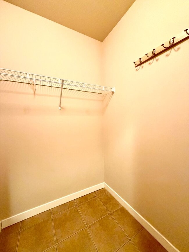 Building Photo - Sophisticated Beaverton Townhome with Mult...