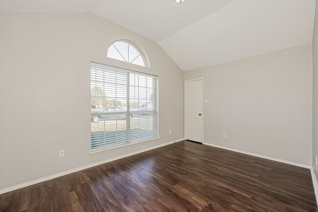 Building Photo - 2602 Pioneer Ln