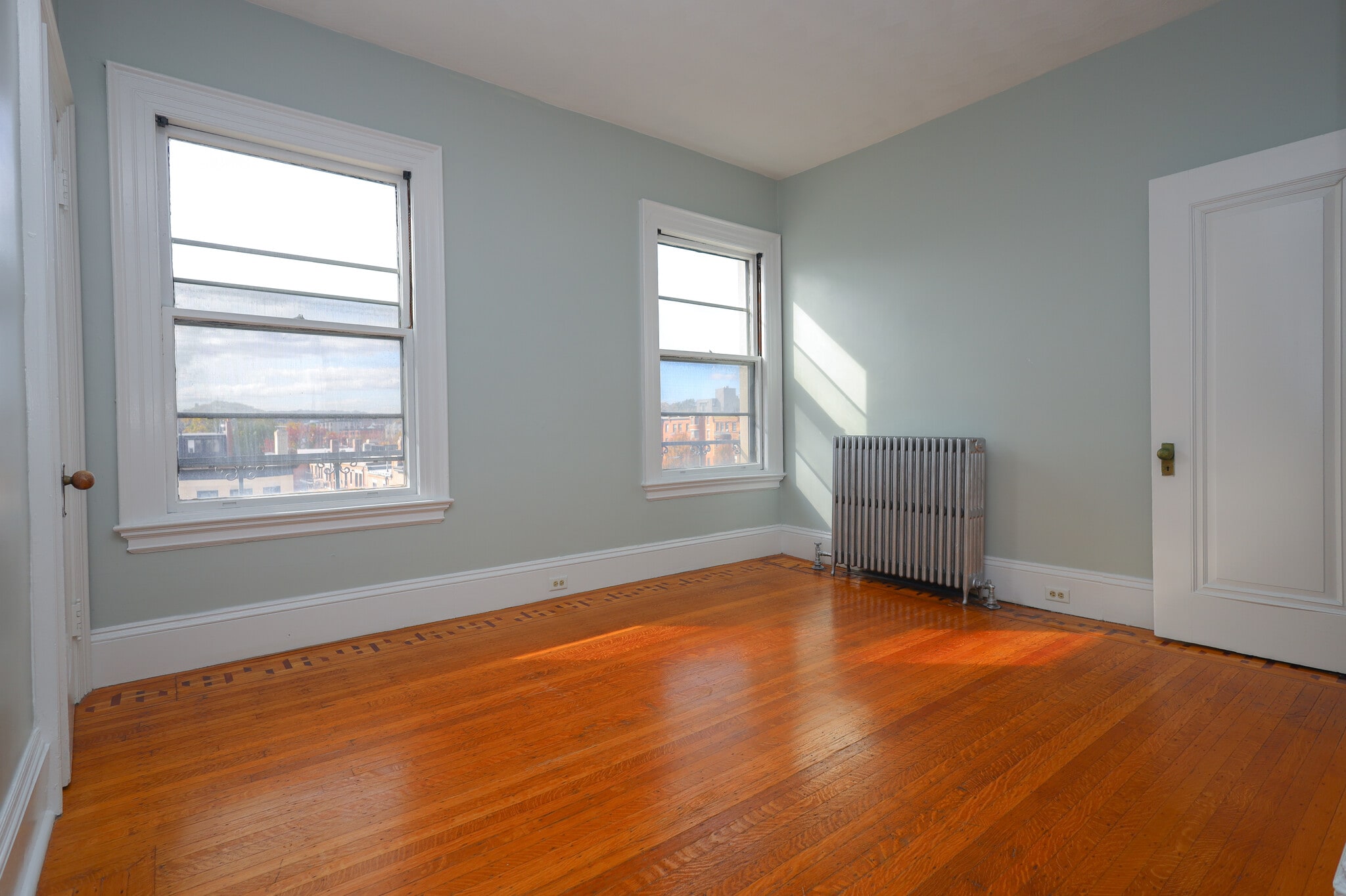 Building Photo - 465 Park Dr