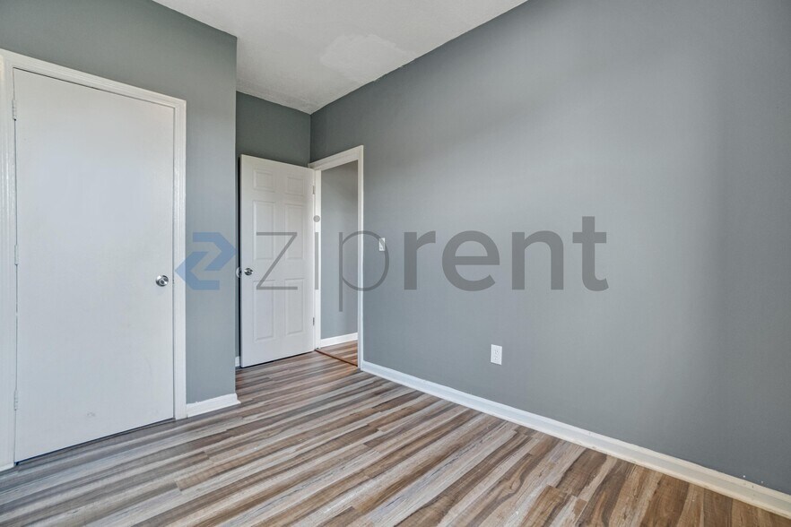 Building Photo - Unit 3L
