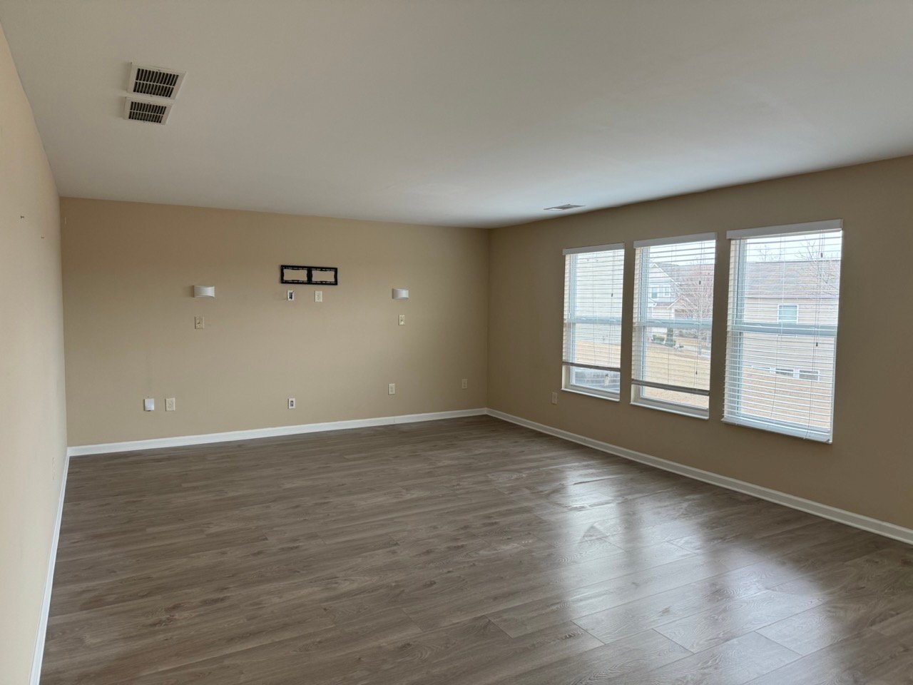 Building Photo - 1620 Shire Village Dr