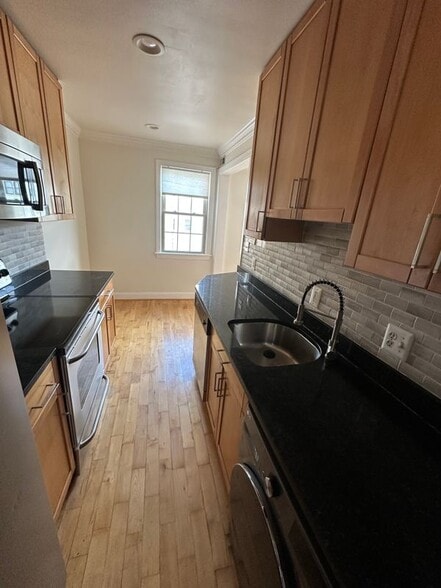 Building Photo - 2625 3rd St NE