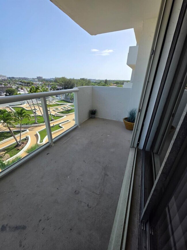 Building Photo - 13499 Biscayne Blvd