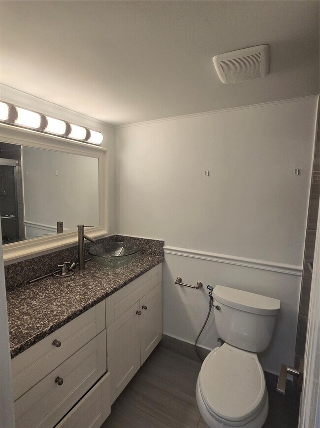 Building Photo - 733 SE 1st Way