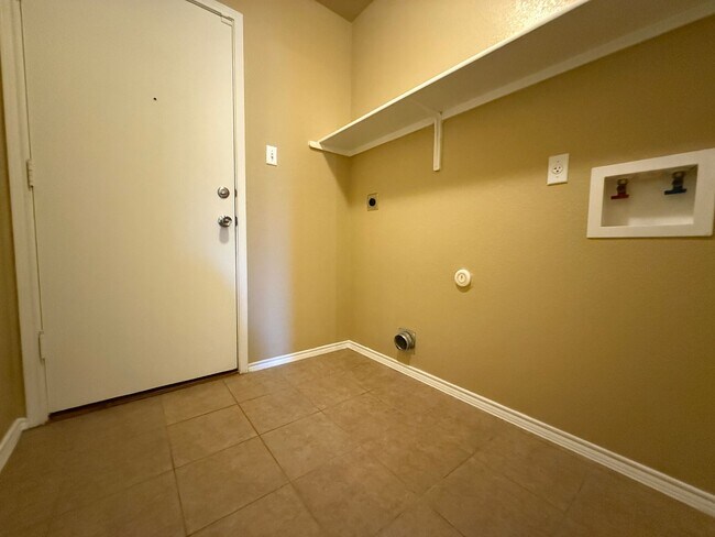 Building Photo - 2539 Red Fern Dr