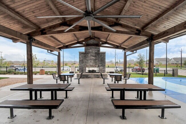 Building Photo - Malta Trace Drive, Rosharon, TX 77583 - 4 BR 2 BA single-family home