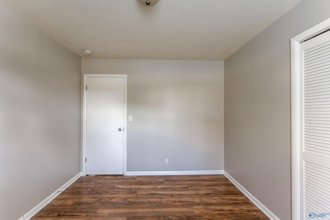 Building Photo - 712 Marion Dr