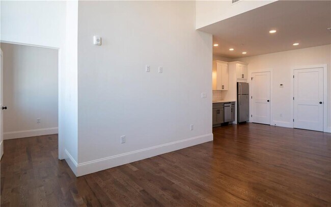 Building Photo - 15 Cranston Ave