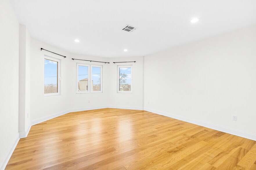 Main Bedroom - 71 Saint Marys Pl