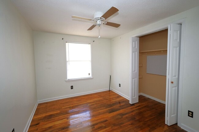 Building Photo - 5023 Cedar St