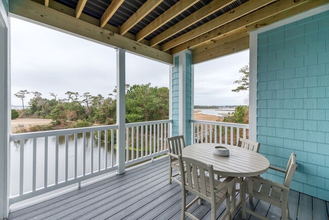 Building Photo - 1703 Paget Rd