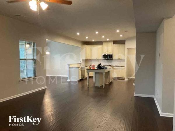 Building Photo - 1509 Scarbrough Cir SW