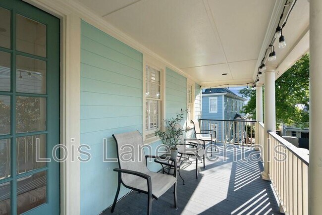 Building Photo - 5 Radcliffe Pl