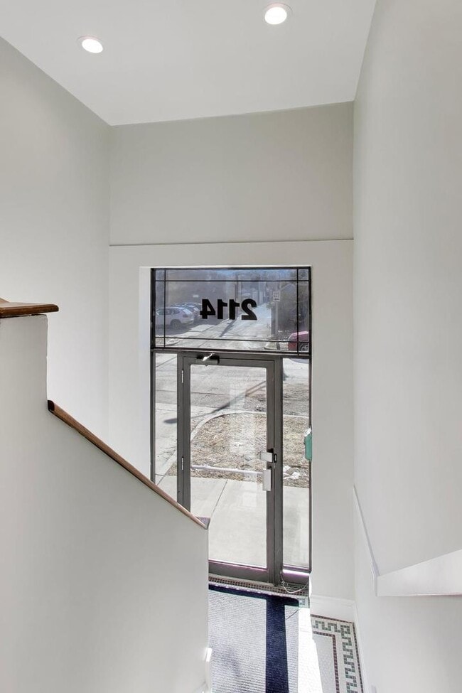 Building Photo - 2114 W Byron St