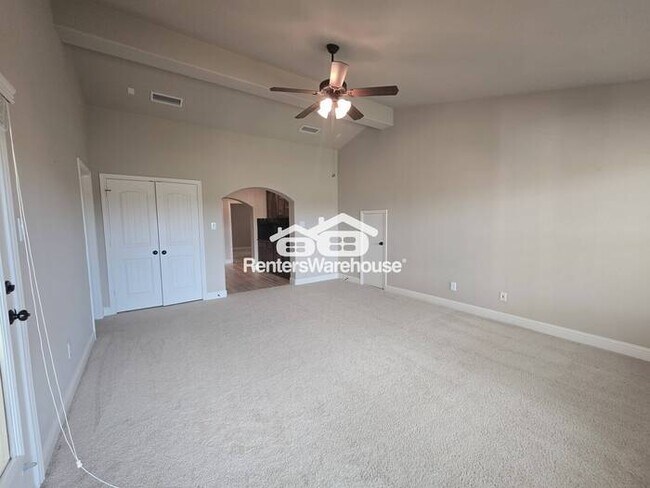 Building Photo - FOR RENT - MOVE IN READY in the highly sou...