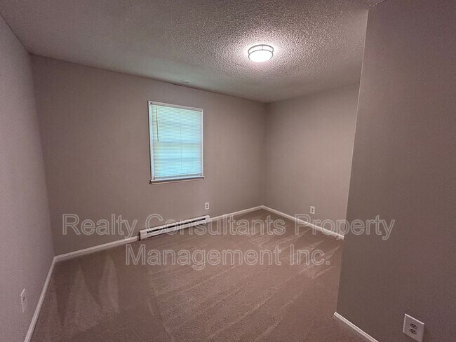 Building Photo - 115 Cox Ave