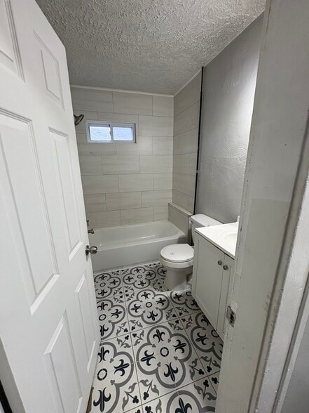 Building Photo - 1262 E 20th Ave