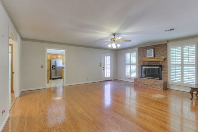 Building Photo - 2303 Friendship Dr