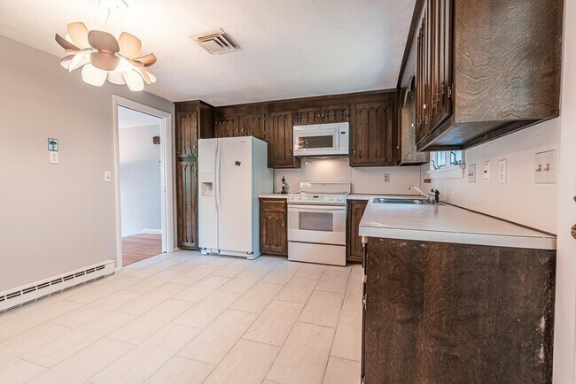 Building Photo - 20 Fieldstone Dr