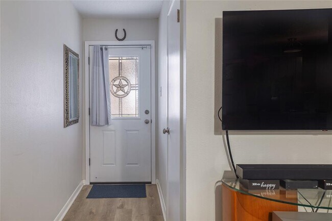 Building Photo - 7406 Shadow Hill Dr