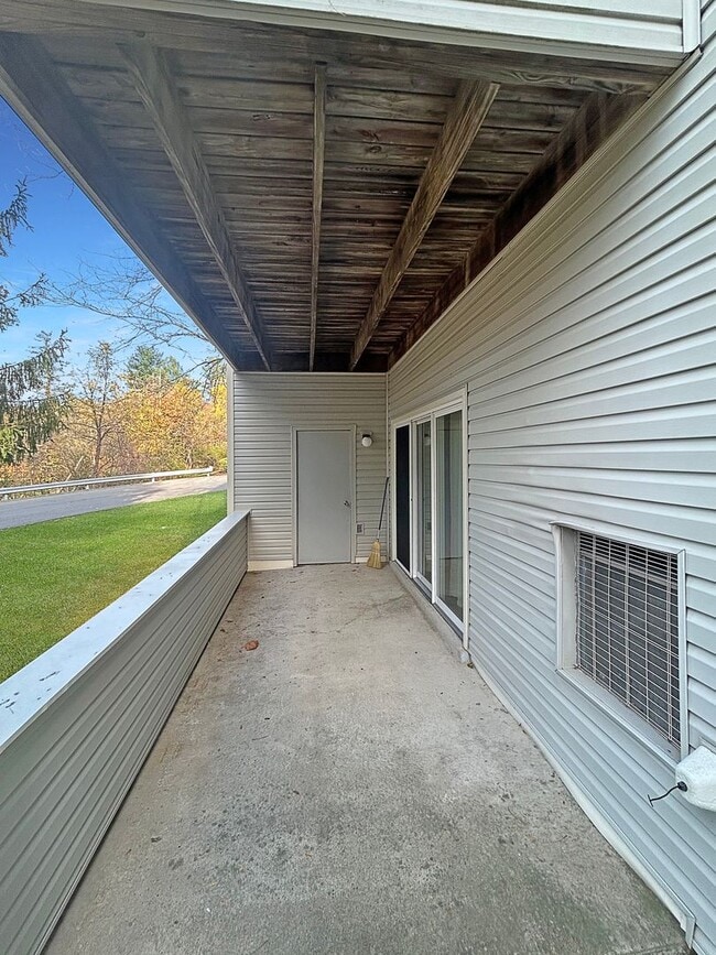 Building Photo - two bedroom two bath condo in Robinson Township!