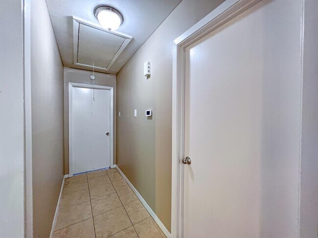 Building Photo - 2815 Monticello Dr
