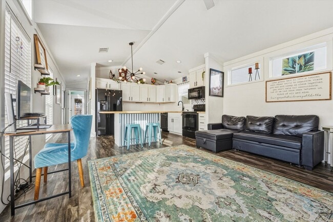 Building Photo - 307 Lnb St