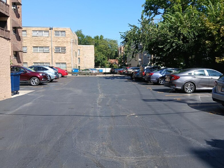 Parking lot - 206 N Kenilworth Ave