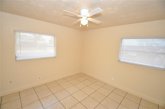 Building Photo - 1341 Ave S NW