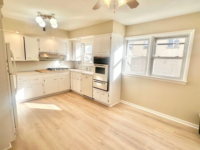 Building Photo - 588 Avenue A